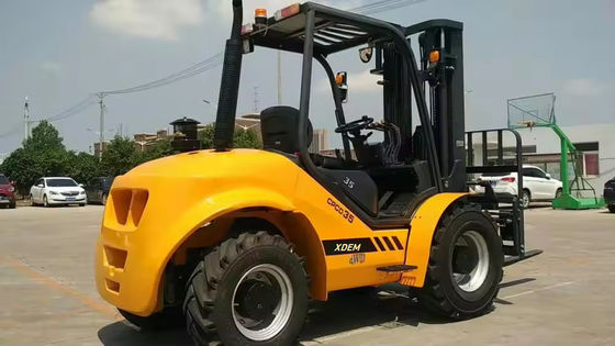 3.5 toneladas de empilhadeira de terreno irregular com motor japonês