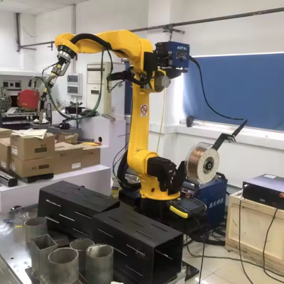 Braço robótico industrial de 6 eixos com 10 kg de carga útil e alcance de 1700 mm, soldagem MIG em aço inoxidável, manipulador robótico de soldagem automático de 6 eixos